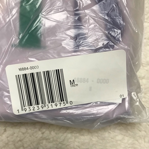 NWT LEVI’S PRIDE UNISEX CROPPED TEE SIZE MEDIUM - Picture 5 of 5